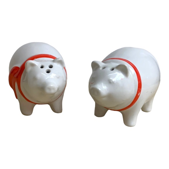 VTG White Ceramic Pigs Red Scarfs Christmas Novelty Salt & Pepper Shakers - Picture 3 of 7